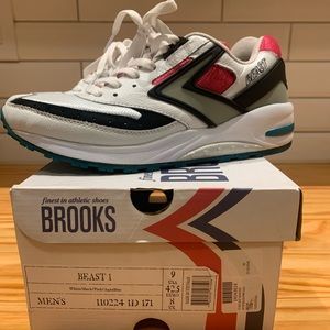 Brooks Beast 1 shoe sneaker men’s size 9.